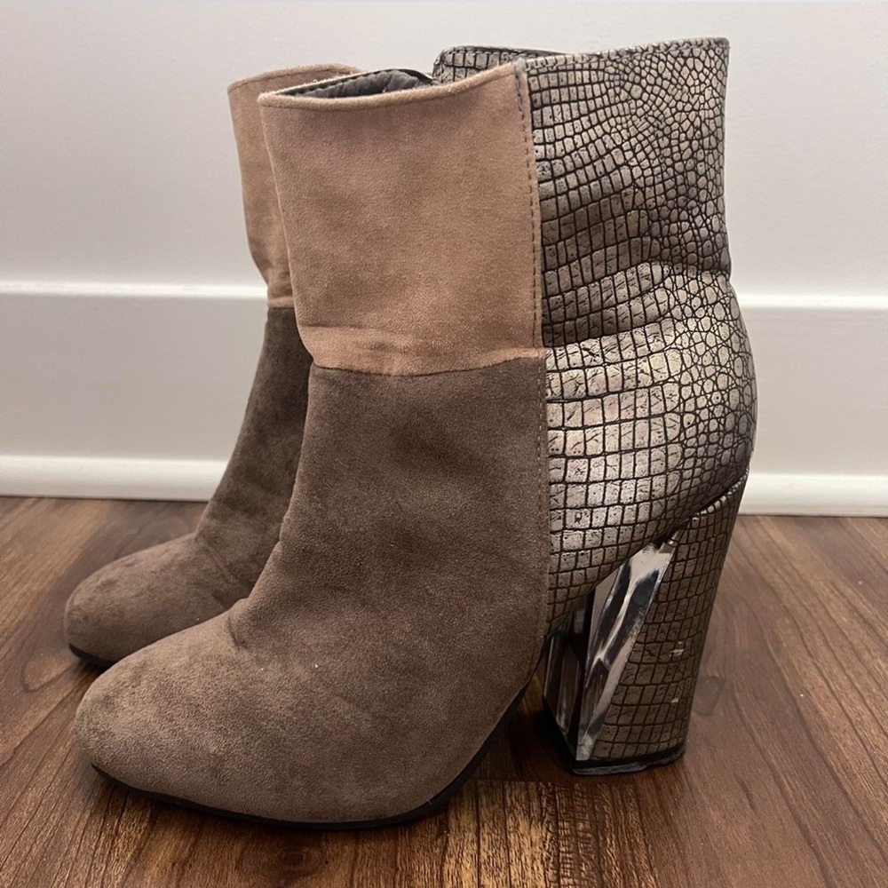Cathy’s Block Heeled Boots Faux Suede Size 6 Brown Tan Color Block